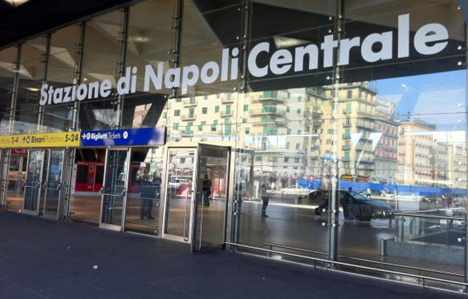 081 Stazione Centrale Home เนเปิลส์ ภายนอก รูปภาพ
